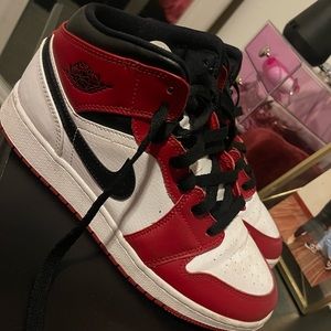 Jordan 1 Mid - Chicago Bull